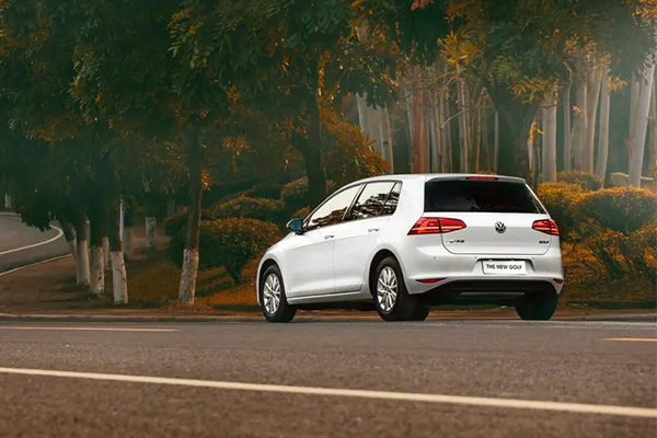 齐齐哈尔火车站的历史记忆与现代交通枢纽风貌